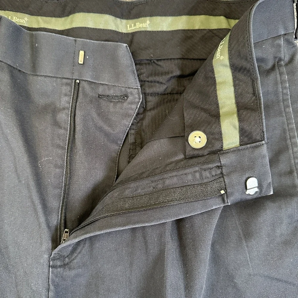 LL Bean Classic Fit Pleated Chino Pants Mens 32x31 Navy Blue Cotton 262552